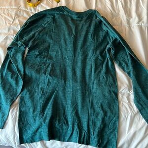 Alphalete long sleeve shirt